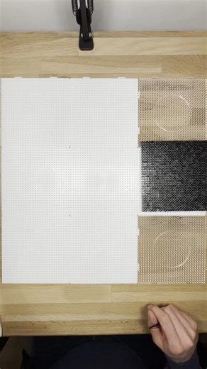 Bits & Beads on Instagram: "Dernier jour du calendrier de l'avent : Le chocobo de Noël ! #pixelart #finalfantasy #shorts Bienvenue dans mon aventure des modèles de jeux vidéo en perle à fondre ! Suivez-moi pendant que je créé tout ce qui me plaît de diverses séries iconiques. Je fais tous les designs avec des perles de qualité Perler, Artkal et Hama. Regardez mes vidéos en accéléré pour voir comment je donne vie à ces personnages emblématiques sous forme pixelisé ! Dans cette vidéo, je vais vous