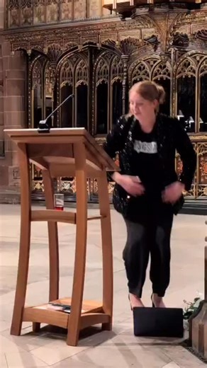 O Holy Night (full recording) - Manchester Cathedral 16th December - Carols at the Cathedral ✨ This impromptu performance was loosely decided upon in the interval and performed straight after a 45 minute set with both of my wonderful choirs. A privilege and a treat to perform in such a beautiful venue 🥰 #oholynight #carol #carolservice #christmas #christmassong #christmasmusic #festive #tistheseason | Cat Ogden Singing