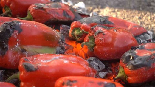 Preparing 60 kg of red paprika for the winter