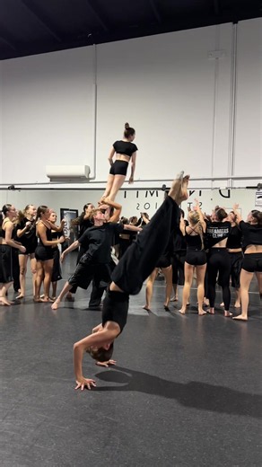 So talented!! 🤩🙌🏽 @James Portas Choreography #dance #shawnmendes #dancers #choreography #viraltiktok