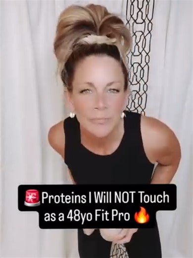 🚫 Low-Quality Proteins to Avoid (and Why) 1. Fried Meats (fried chicken, fried pork chops, fast-food burgers) ❌ Why low quality: Cooking in vegetable oils creates oxidized fats and advanced glycation end products (AGEs) that damage cells. 🧬 What it does in the body: Increases inflammation, worsens insulin resistance, and adds empty calories that cancel out the benefits of the protein. 2. Processed Lunch Meats (ham, bologna, salami, hot dogs, pepperoni) ❌ Why low quality: High in nitrates, sodi