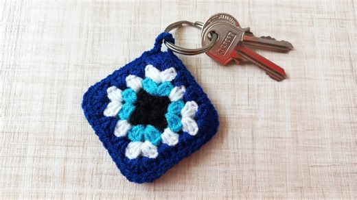 Crochet keychain evil eye: How to make a crochet keychain for beginners