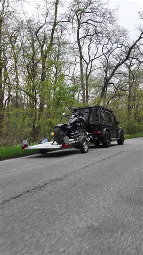 The @mytreiler_technology Treiler 1000 in rolling action. German craftsmanship #gklasse #mytreiler #motorcycletrailer #motorradanhänger #harleydavidson | Treiler - faltbar, absenkbar und gebremst