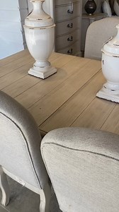 385 reactions · 14 shares | Transforma tu comedor en un rincón de elegancia con la colección Arlendyne (Mod. D980-D6-WHT-K). . Clic para comprar este look 李 ashleypr.link/4r1tmyS | Ashley PR | Facebook