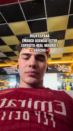 Hola España: Marco Asensio y Ester Expósito