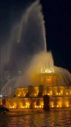 Chicago’s Most Famous Landmark Buckingham Fountain located in Grant Park #travel