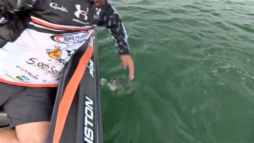 Only 2 pounds, 3 ounces stand in Cory Johnston’s way of taking the lead. Find out if Johnston sneaks into the top spot by tuning in for the final two hours of #BassLIVE coverage on Bassmaster.com! #bass #bassmaster #BassElite #bassfishing #visitcullman #smithlakealabama | Bassmaster