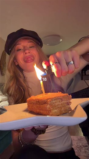 Vidéos de SANDI (@lerkkkk21) au sujet de 18th birthday