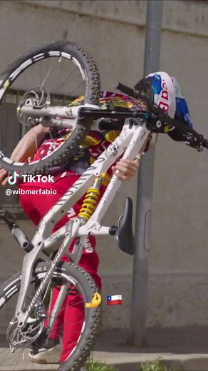 Urban Freeride Vibes in Chile with Fabio Wibmer