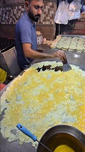 World’s Biggest Omelette Fry 😱🔥 | Indian Street Food King | Giant Egg Omelette #Shorts