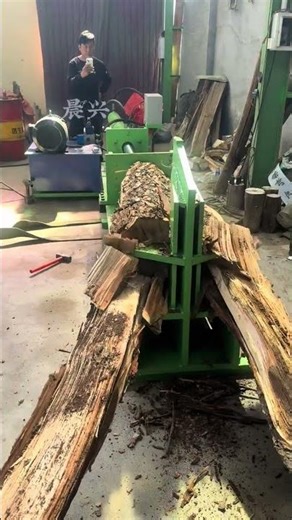 Revolutionary 100-Ton Remote-Controlled Hydraulic Wood Splitter