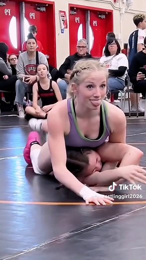 A Thrilling Women's Wrestling Match #grapplinggirls #wrestlinggirl #wwewomen #struggling #tiktok