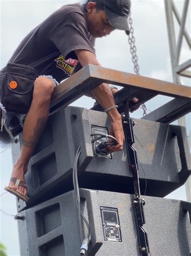 STORY SOUND SYSTEM (@_storysoundsystem)’s videos with suara asli - SADLYRICS🥀