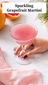 Sparkling Grapefruit Martini Recipe ↓ Featuring @empress1908gin #Sponsored Whether you’re celebrating or just feeling fancy, this refreshing cocktail is perfect for the occasion! 🥂💖 SPARKLING GRAPEFRUIT MARTINI ✨ • 2½ oz Empress 1908 Gin • 1 oz Fresh Grapefruit Juice • ½ oz Lemon Juice • ½ oz Honey Syrup • Pinch of silver cocktail glitter (optional) METHOD: Add Empress 1908 Gin, grapfruit juice, lemon juice, simple syrup, and the cocktail glitter to a cocktail shaker with ice and stir generous