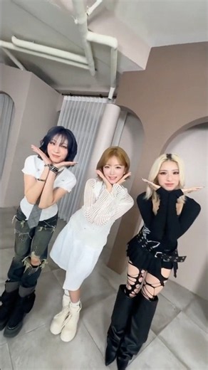 Blue Jeans🩵💙 JISOO, MOMOKA with IVE REI #따라해볼레이 감사합니다🫶 #IVE #HANA #BlueJeans