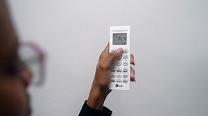16K views · 437 reactions | Com Ar Condicionado LG Dual Inverter, seu ambiente fica mais agradável para que você possa focar sempre no que importa. 朗 O LG Dual Inverter é silencioso, economiza até 70% de energia e resfria o ambiente até 40% mais rápido que os convencionais. ❄️✔️ . . #LG #LGDualInverter #khymnegoce #Arcondicionado #verão2023 #verãozão | Grupo Khym Negoce | Facebook