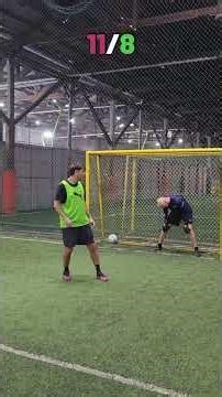 ¡Gol sin mirar! 👀 Reto de espalda al arco | Uruguay Creadores