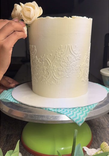 Elegant Engagement Cake Decorating Techniques