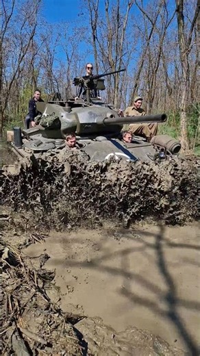 Tank M24 Chaffee in Action 💪💦