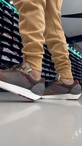 El poder americano 🇺🇸 en la casa 🔥 Luego no quiero que me mires grueso cuando no consigas tu talla ah !!! En stock 40 al 44 🦶 Pide tu catálogo actualizado haciendo clic aquí 👇 𝗪𝗛𝗔𝗧𝗦𝗦𝗔𝗣 📲 https://wa.me/51955295143 | YOLU