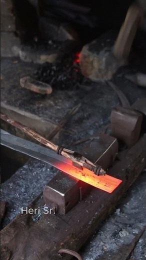 Traditional Blacksmith #anvilwork #artisancraft #blacksmith
