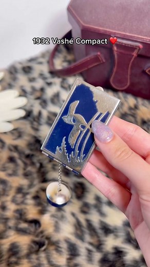 1932 Vashé Compact: Vintage Makeup History