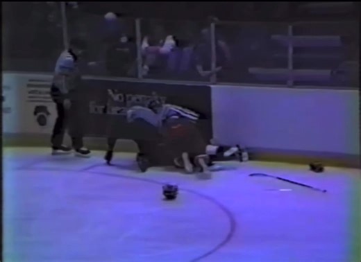 Adirondack’s Bob Probert in his second regular season fight as a professional taking on 6’4” 240 pound former University of North Dakota football player-turned-hockey-fighter Jay Caufield of New Haven. Two absolute heavyweights in the making colliding at the beginning of both their impressive careers - New Haven Coliseum, October 1985 👊 | Drop The Gloves 2.0