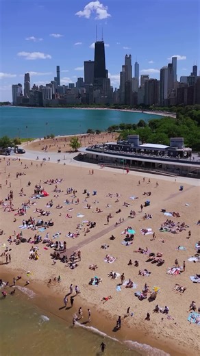If you don't think Chicago is a beach town, think again. 🏖 We have 28 miles of lakefront shoreline and 24 public sandy beaches! 👇 Which beach is your go-to? 🎥: sayan.zd via IG #ChicagoStyleSummer