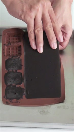 Cách tự làm chocolate chỉ với 3 nguyên liệu 🍫 #chocolate #socola #baking #cooking #ancungtiktok #food #learnontiktok
