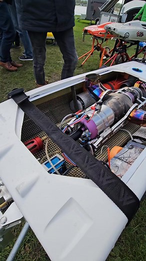 Turbine powered RC powerboat, what a beauty! | Cozy RC