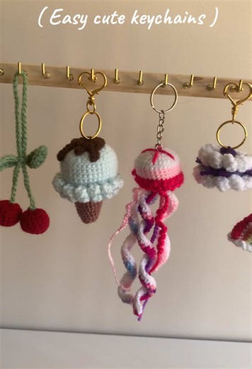 Easy cute patterns for keychains ꒰ঌ ໒꒱ #keychain #keychainideas #crochetkeychainideas #crochetkeychain