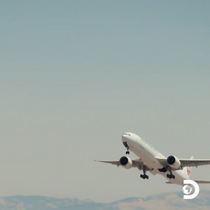 The hustle and bustle of an airport 🛫🧳 A new #Contraband: Seized at the Airport starts now on Discovery. | Discovery