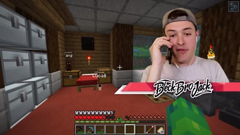 How to live inside a bee hive in Minecraft!