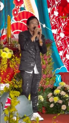 Musician Tuan Thanh sings the traditional song Tup Lieu Ly Tuong to pay homage to the ancestors #...
