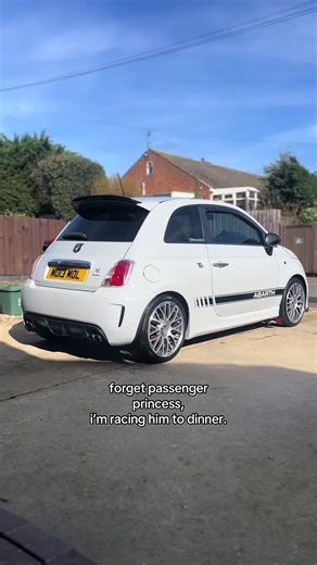 i always win the race 😉🤍@𝓑𝓲𝓵𝓵𝔂 #fyp #foryoupage #cargirl #abarth #viral