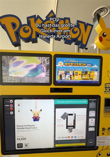 Ich konnte es legit kaum fassen?! Erst waren wir da und es war nix Exklusives drin, zehn Minuten später sind wir nochmal vorbei und sie haben gerade alles aufgefüllt. 👀😱 Es gibt wohl mehrere Pokémon Vending Machines dort. Der hier war an Terminal 3 beim Gate 108 links. ⚡️ #creatorsearchinsights #pokemon #vendingmachine #hanedaairport #pikachu