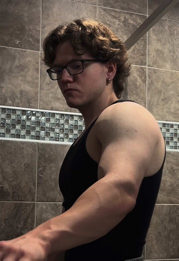 feeling fat but it’s alr #gym #bulk #physique #fitness #gymtok