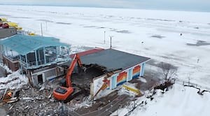 Out with the old, in with the new: Wasaga Beach moves forward with beachfront demolition