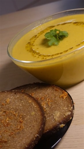 Red lentil soup with garlic butter bread!