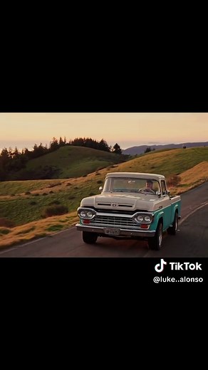 Exploring a 1960 Ford F100 Vintage Truck