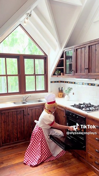 Princess Peach SHOWTIME Cosplay Unveiled!