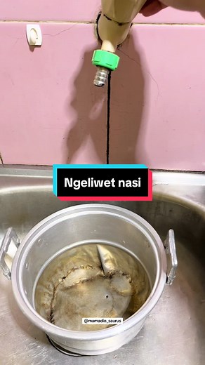 Tutorial Masak Nasi Pakai Panci ala Mama Dio | Ngeliwet Nasi
