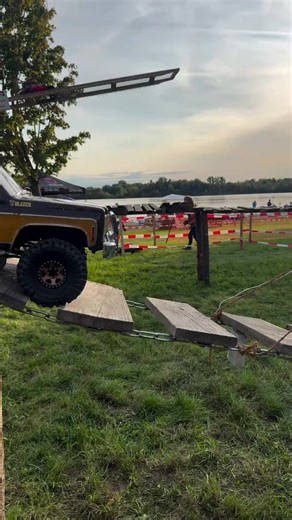 FMS Sound Module & Traxxas TRX4 in the RC park🎮🔥 This view is just perfect! 😍🎮🚨 📌Don't forget to like 👍,comment 💬, and subscribe🔔 for more RC Truck highlights, events & tutorials! #FMS #trx4 #rcevent #crawler #scale