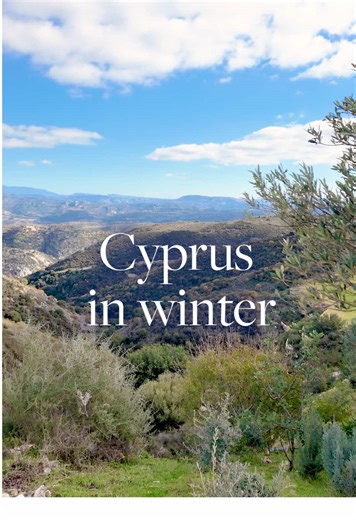 🌅While much of Europe is cold and grey, Cyprus enjoys 15–19°C, plenty of sunshine and perfect conditions for staying active.🏌🏼‍♀️🏌️‍♂️That’s why winter is peak season for golf here. ☝️A few facts that matter: • Cyprus has 5 golf projects in total • The highest status belongs to PGA National Cyprus • Winter conditions are ideal: no extreme heat, well-maintained greens and comfortable play throughout the day ⛳️Around the best courses, gated golf resorts have developed, offering. 👁️‍🗨️Importa