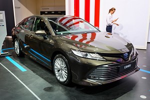 What Features Come Standard on the Toyota Camry?