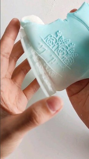 Simple ombre effect on fondant for cookies, cupcake, cake topper using pop embosser & cookie cutter