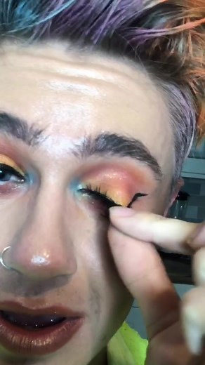 My most satisfying part of removing my makeup...Comment what’s yours? 💄 #makeup #thisishowitsdone #eyeliner101 #flexibilitytest #fyp