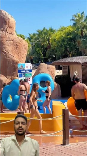💥Girls Are Turning Up The Fun At The Wave Pool -Europe #waterpark #waterslide
