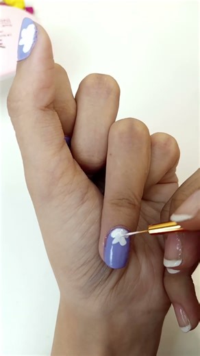 Fresh Daisy Nail Art | Easy Flower Nail Design Tutorial