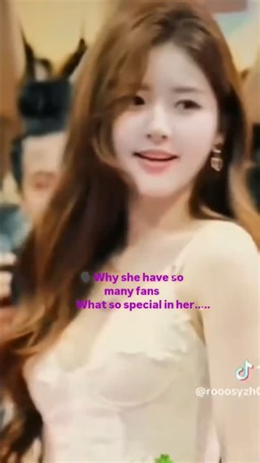 rosy💜 on Instagram: "Her staff dragged because of flight but she still greeting fans and receiving letters from them. That shows how much she love her fans🤌😍. That's why she got more fans than others 💕 #zhaolusi #zhaolusi赵露思 #赵露思 #rosyzhao #hiddenlove #fans #actress #cdrama #cdramalover #trending #trendingreels #viral #love"